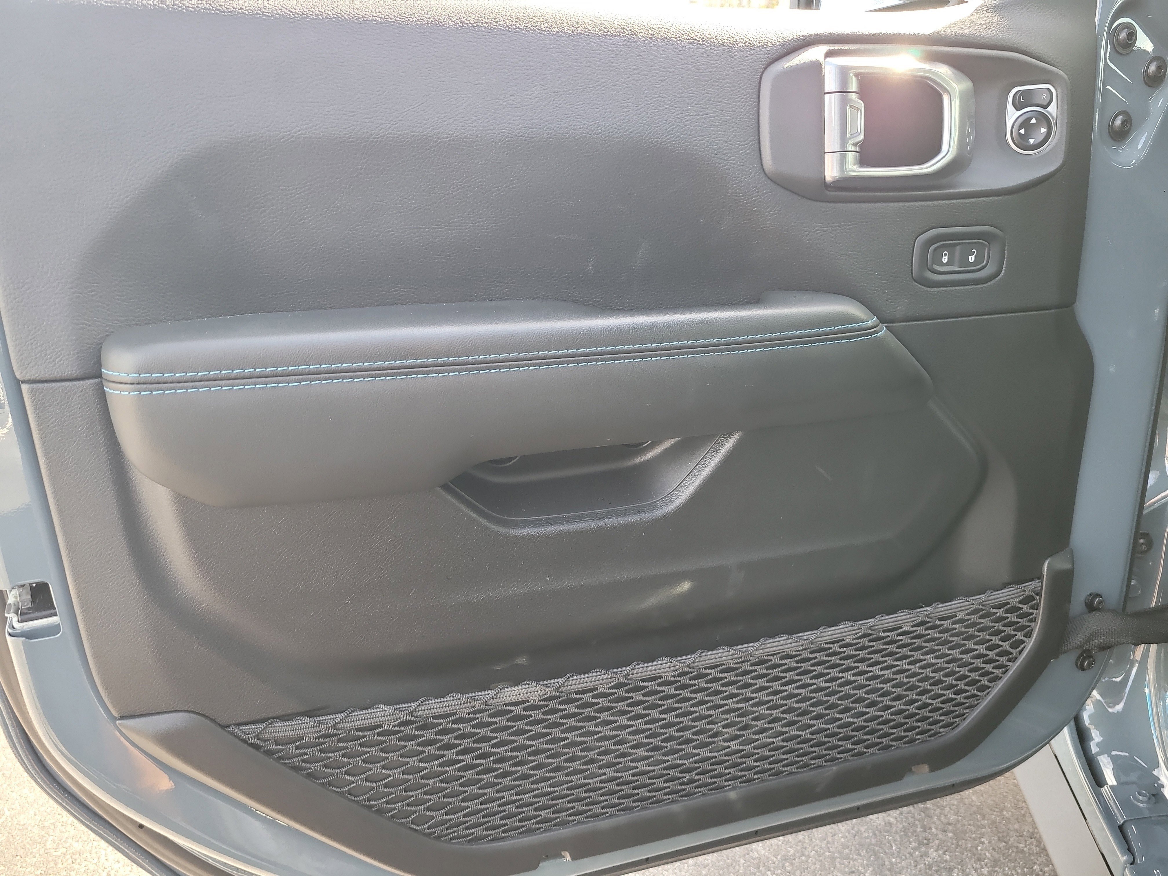 Used 2024 Jeep Wrangler Unlimited Rubicon 4xe image 15