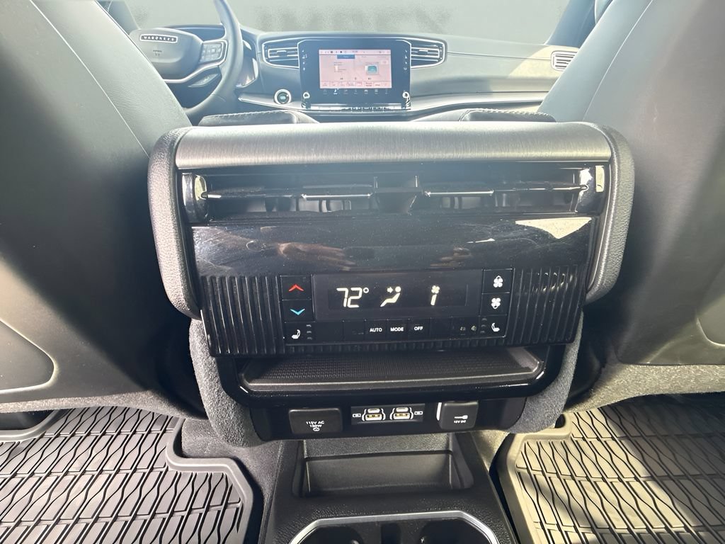 Used 2024 Jeep Wagoneer Series II w/ Convenience Group I AWD/4WD image 12