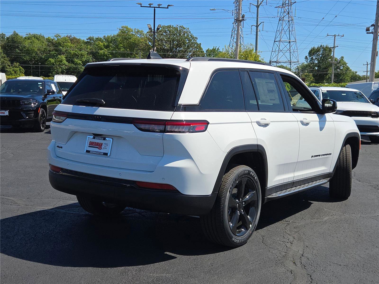 New 2025 Jeep Grand Cherokee Altitude image 12