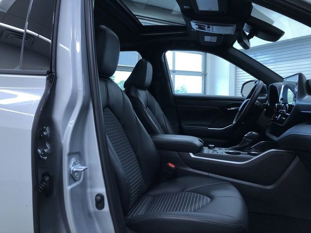 Certified 2025 Toyota Highlander XSE AWD/4WD image 22