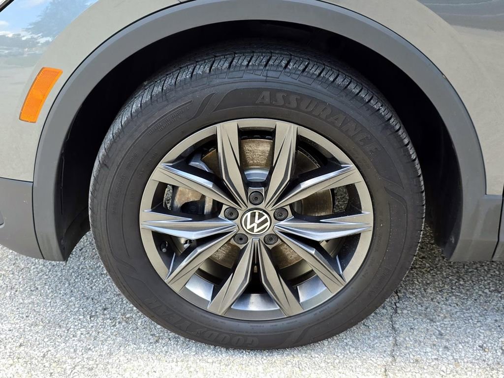 Used 2024 Volkswagen Tiguan SE image 9