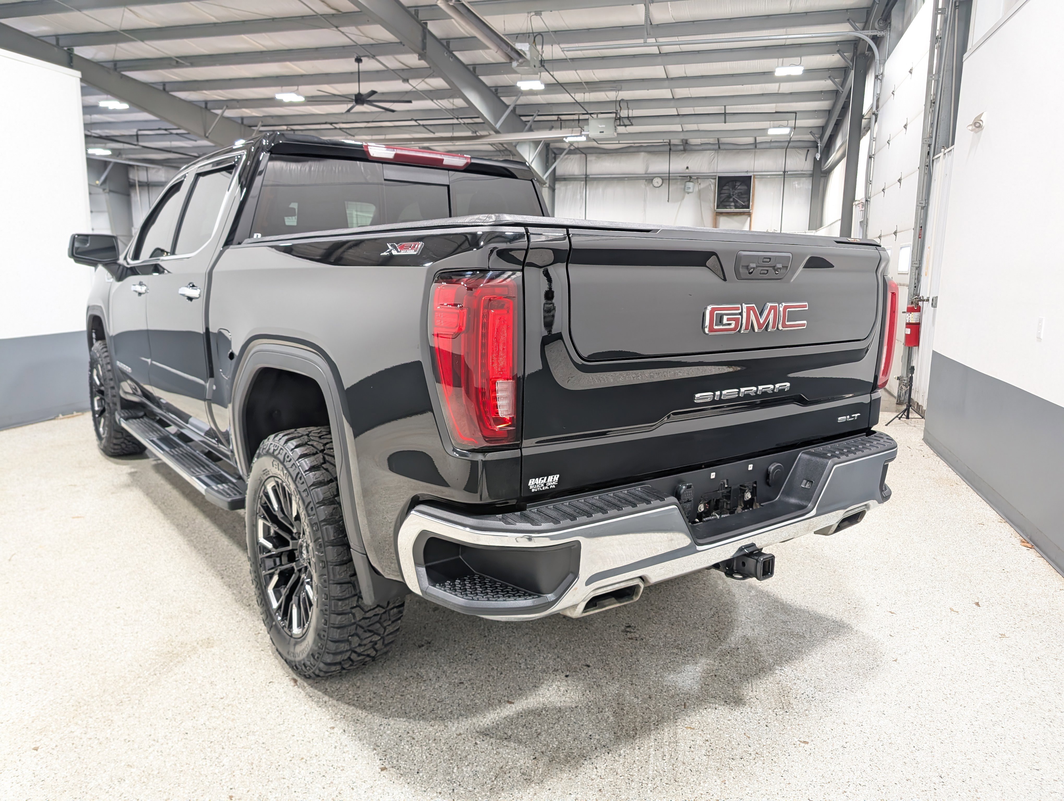 Used 2024 GMC Sierra 1500 SLT w/ SLT Premium Package AWD/4WD image 5