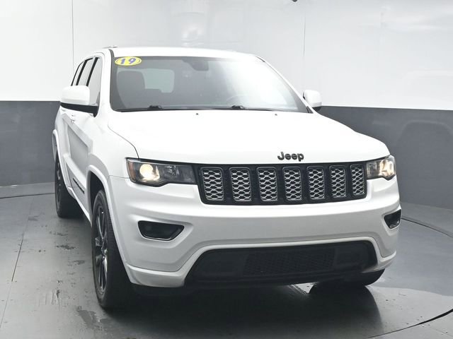 Used 2019 Jeep Grand Cherokee Altitude image 2