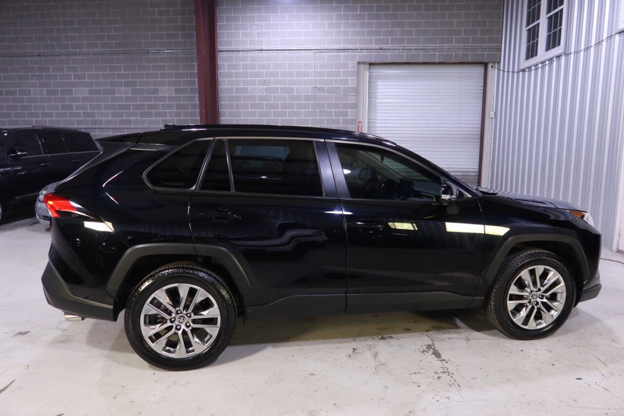 Used 2020 Toyota RAV4 XLE Premium image 6