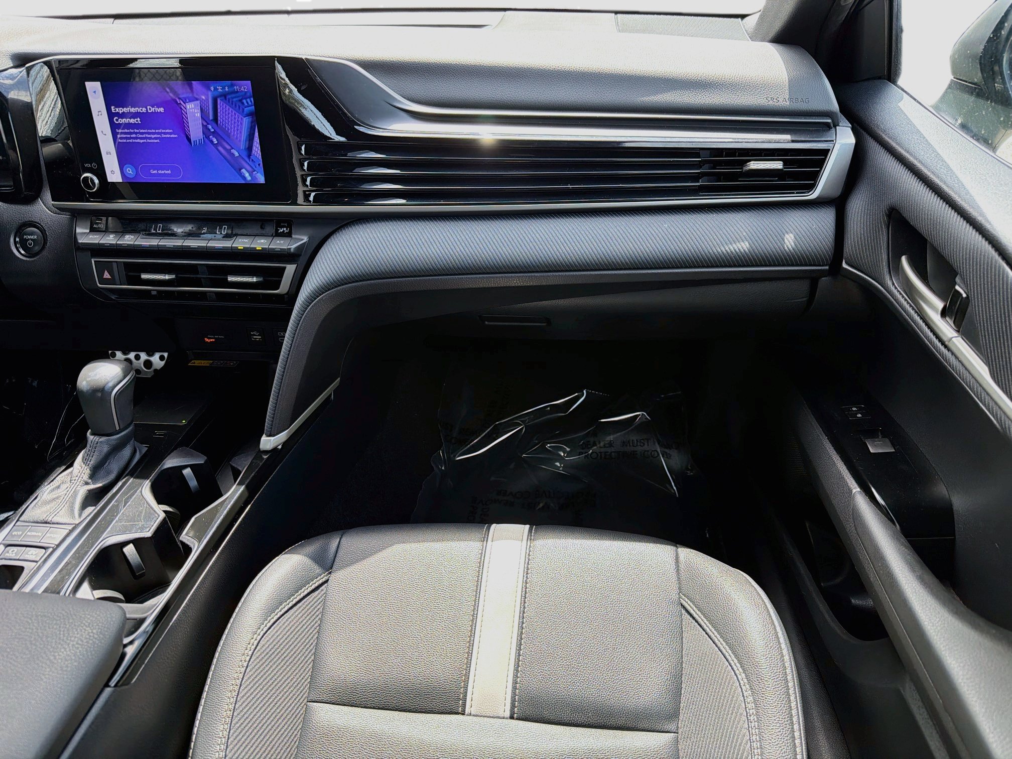 Used 2025 Toyota Camry SE FWD image 17