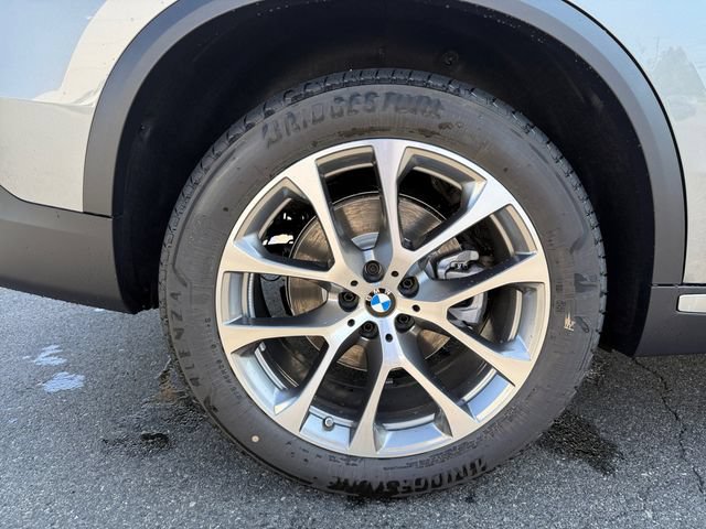 New 2026 BMW X5 xDrive40i w/ Climate Comfort Package AWD/4WD image 17