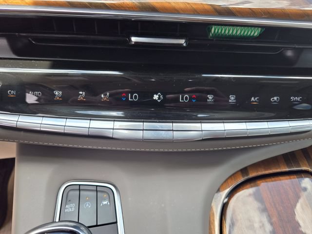 Used 2024 Cadillac Escalade ESV Sport Platinum AWD/4WD image 18