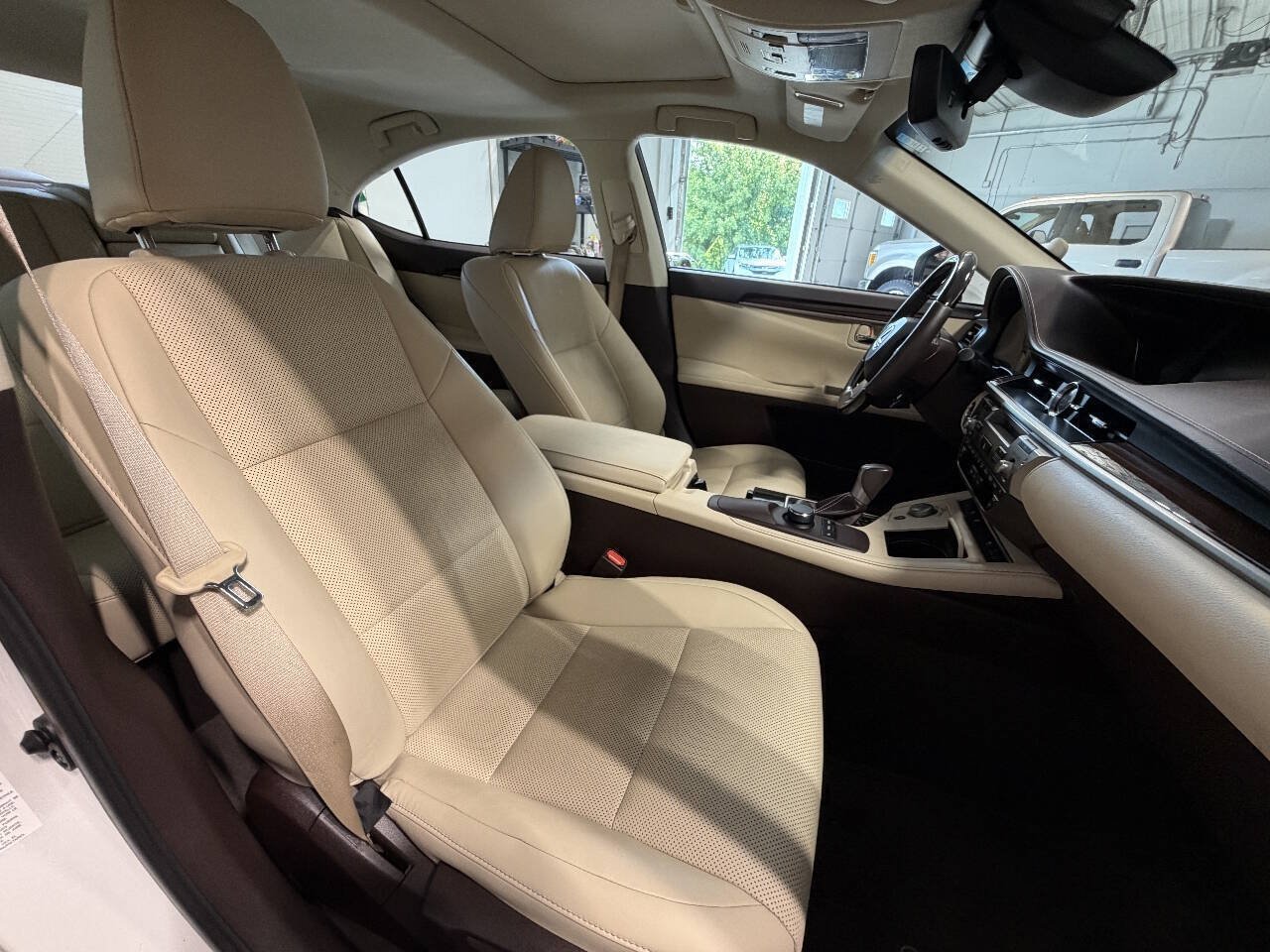 Used 2017 Lexus ES 350 w/ Premium Package FWD image 14