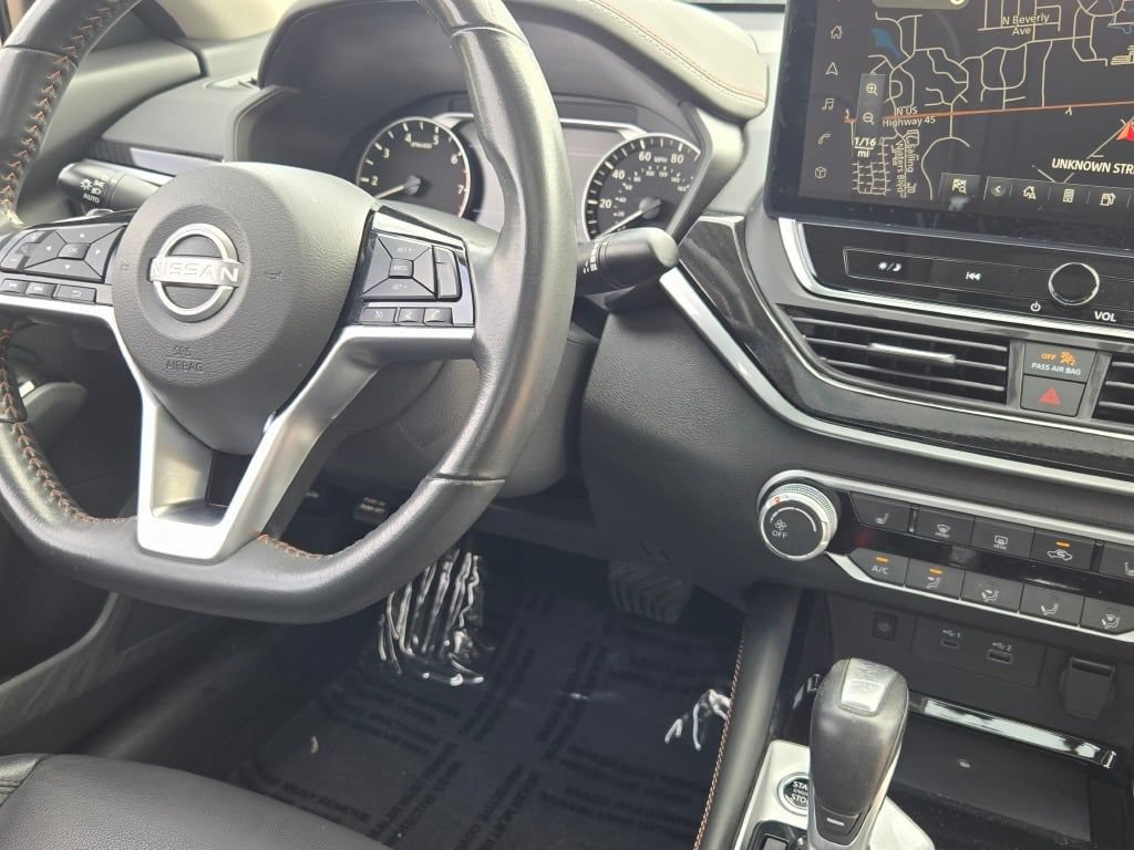 Used 2024 Nissan Altima 2.5 SR w/ SR Premium Package FWD image 7