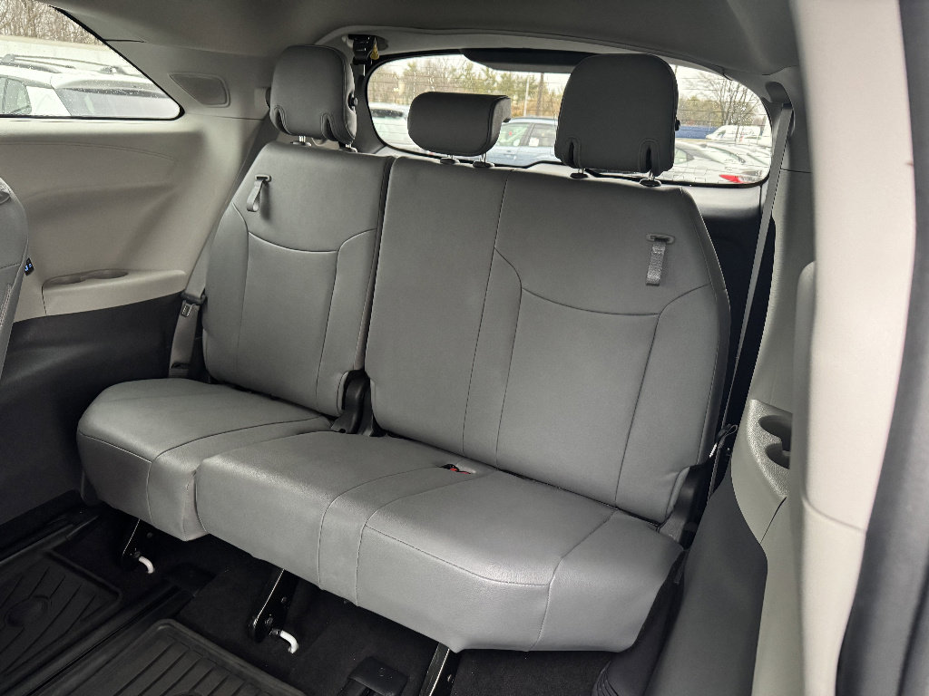 Used 2024 Toyota Sienna XLE w/ XLE Plus Package image 10