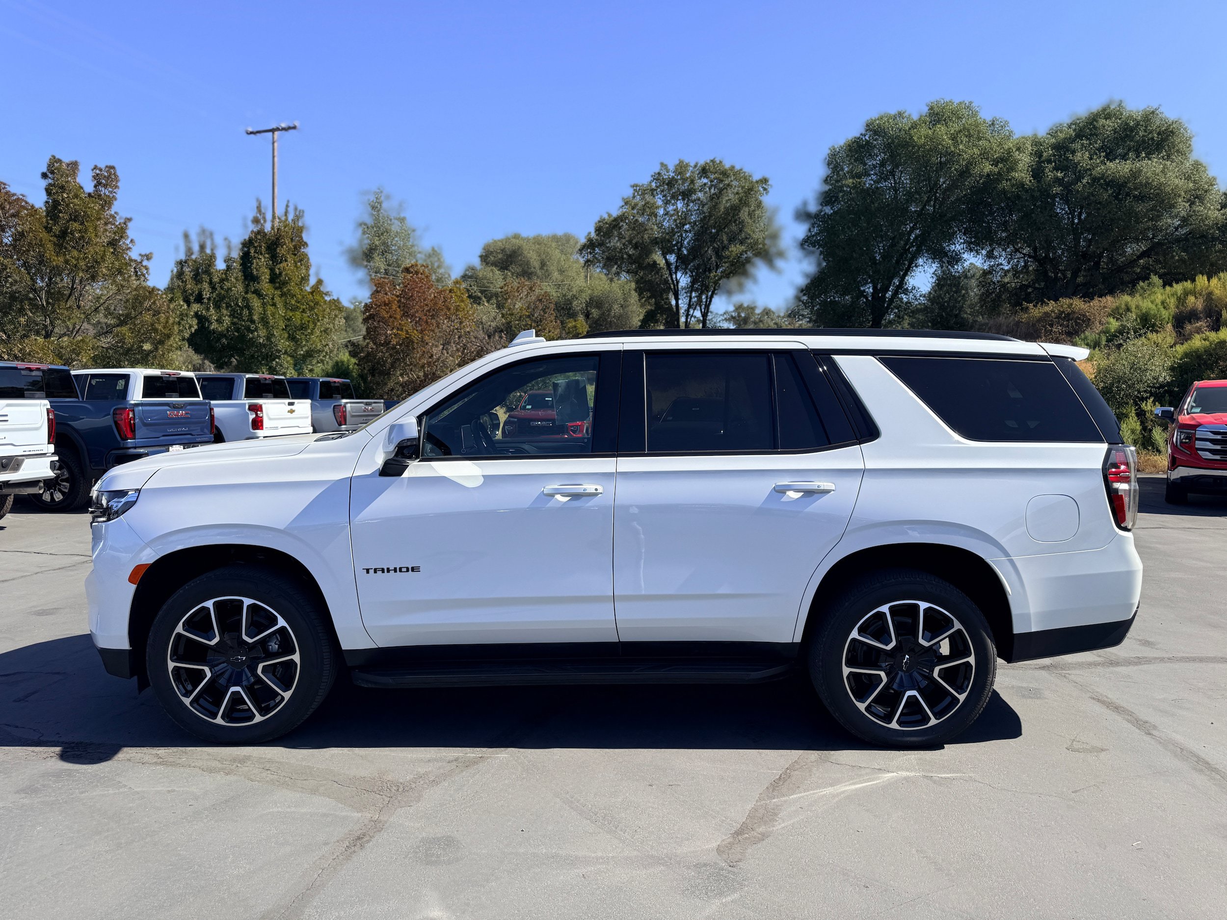 Used 2024 Chevrolet Tahoe RST w/ Luxury Package AWD/4WD image 1