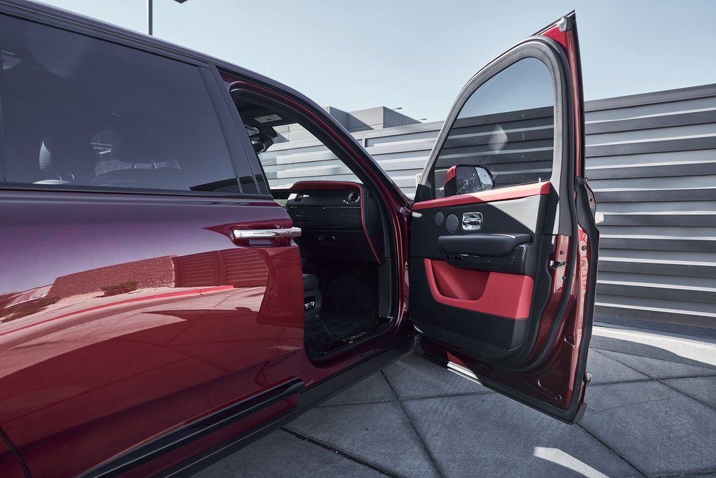 Used 2022 Rolls-Royce Cullinan Black Badge image 21