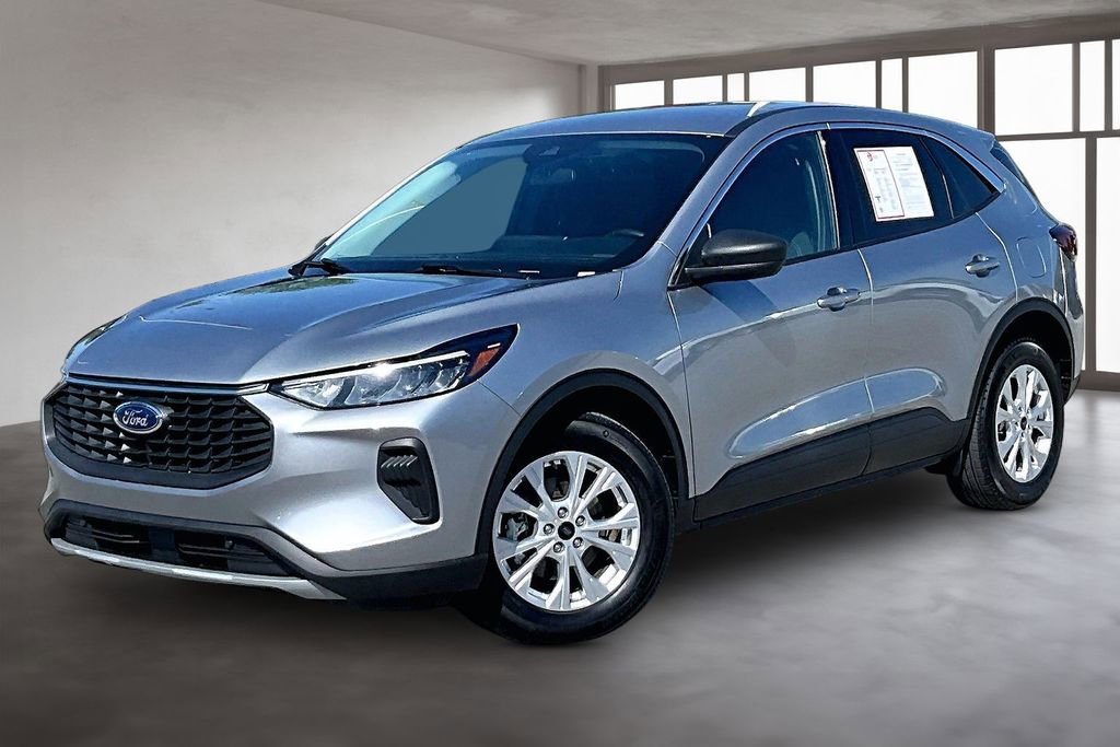 Used 2023 Ford Escape Active w/ Tech Pack #1 FWD image 3