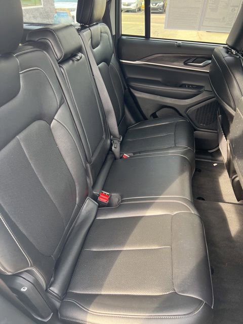 Used 2023 Jeep Grand Cherokee Limited w/ Luxury Tech Group II image 13