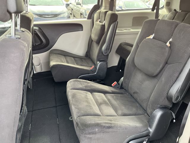 Used 2014 Dodge Grand Caravan SXT image 24