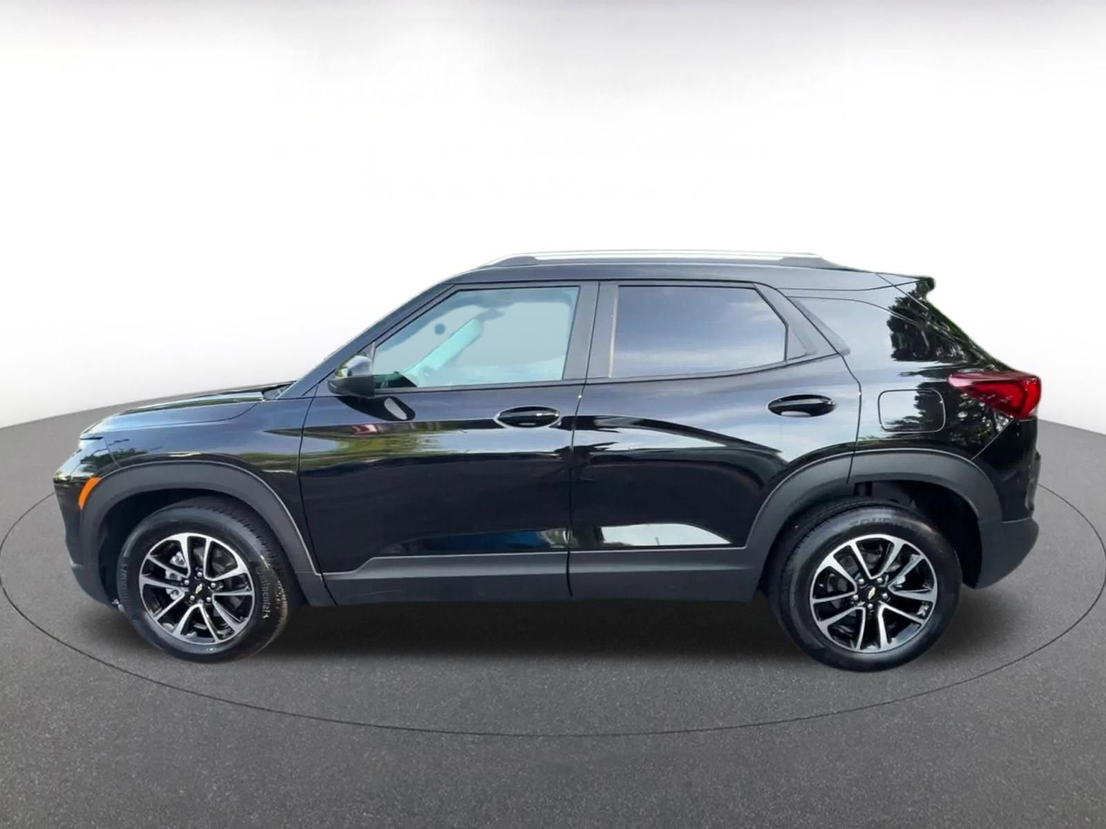 Used 2025 Chevrolet TrailBlazer LT FWD image 9