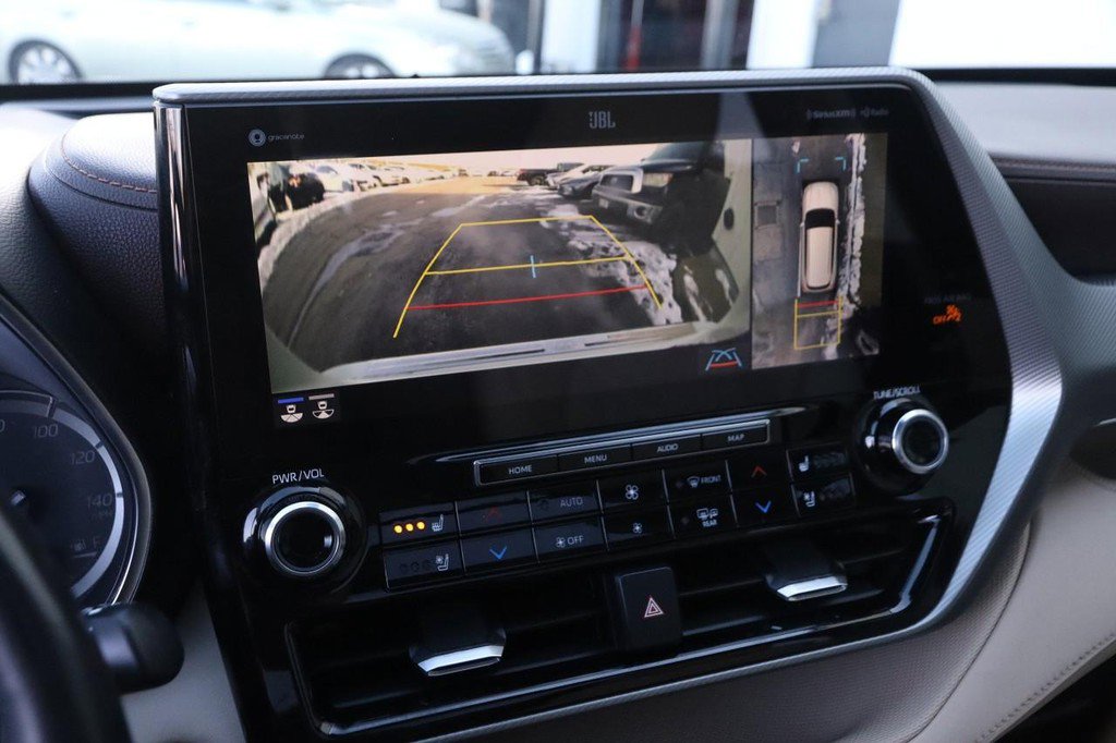 Used 2021 Toyota Highlander Platinum image 19