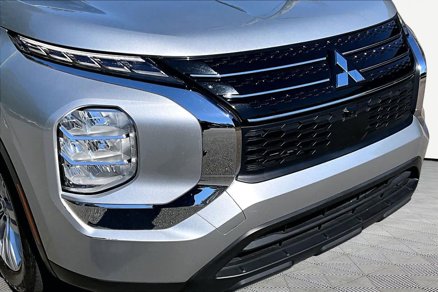 Used 2024 Mitsubishi Outlander ES FWD image 30