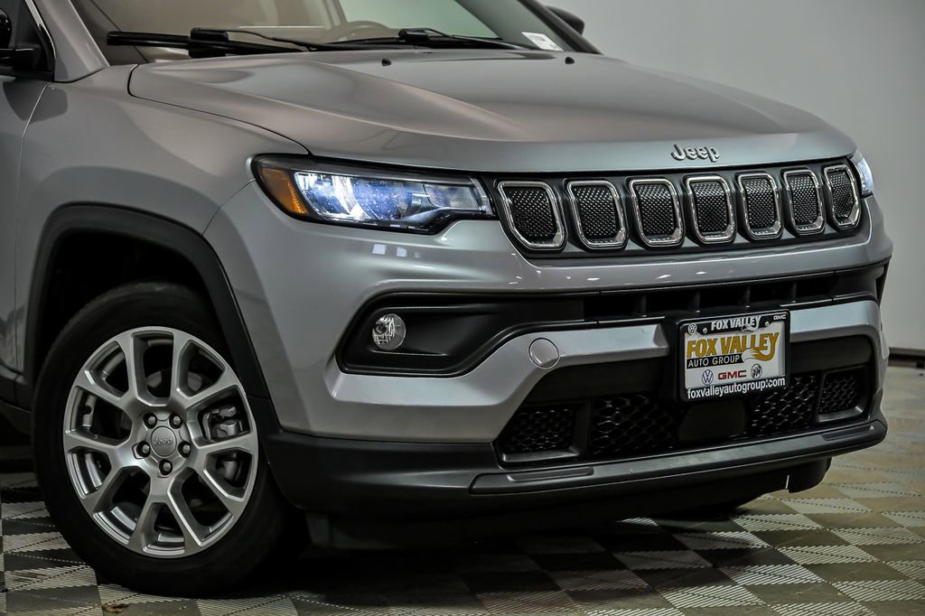 Used 2022 Jeep Compass Latitude w/ Sun and Sound Group image 2