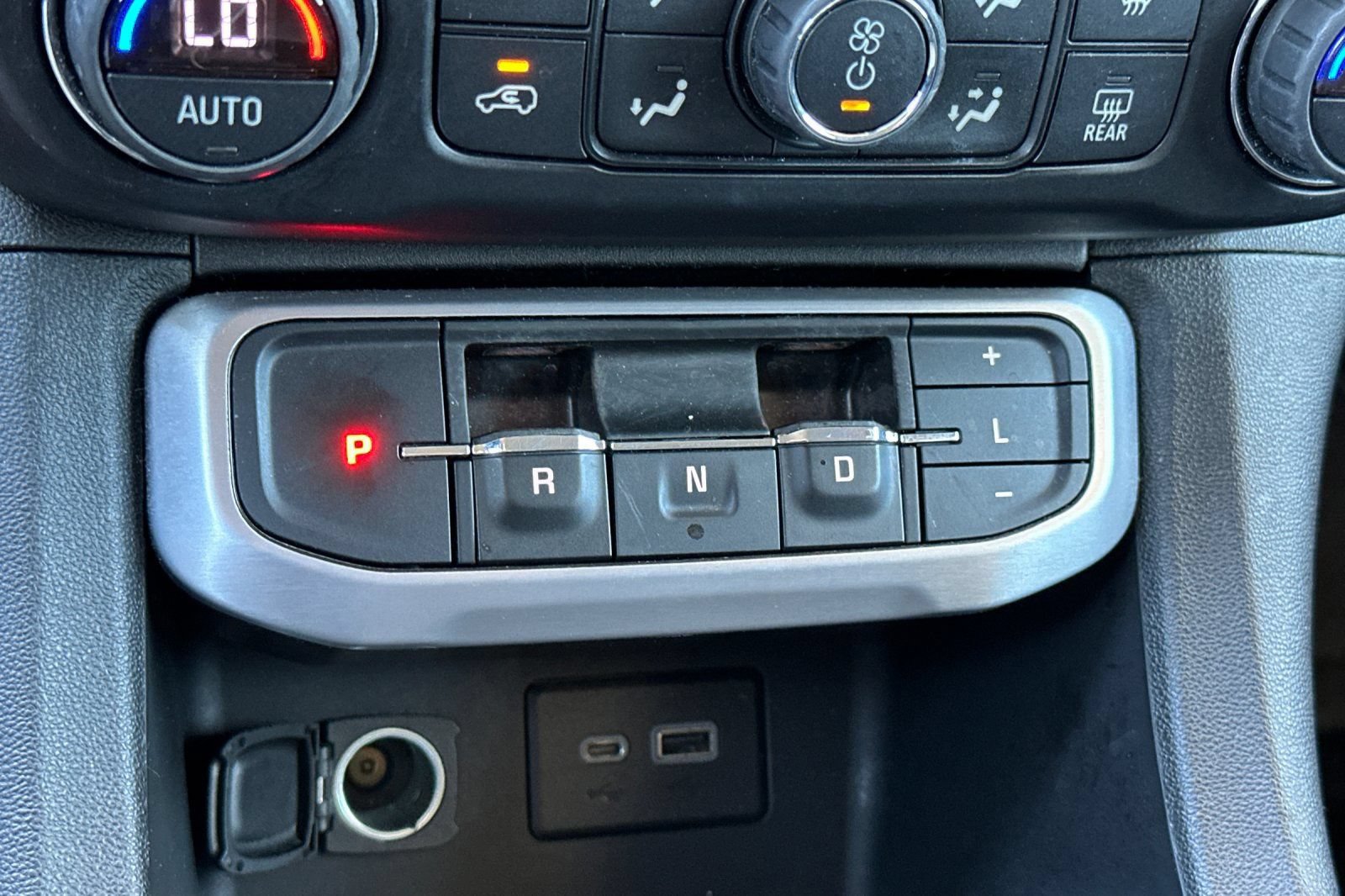 Certified 2020 GMC Acadia SLT AWD/4WD image 23