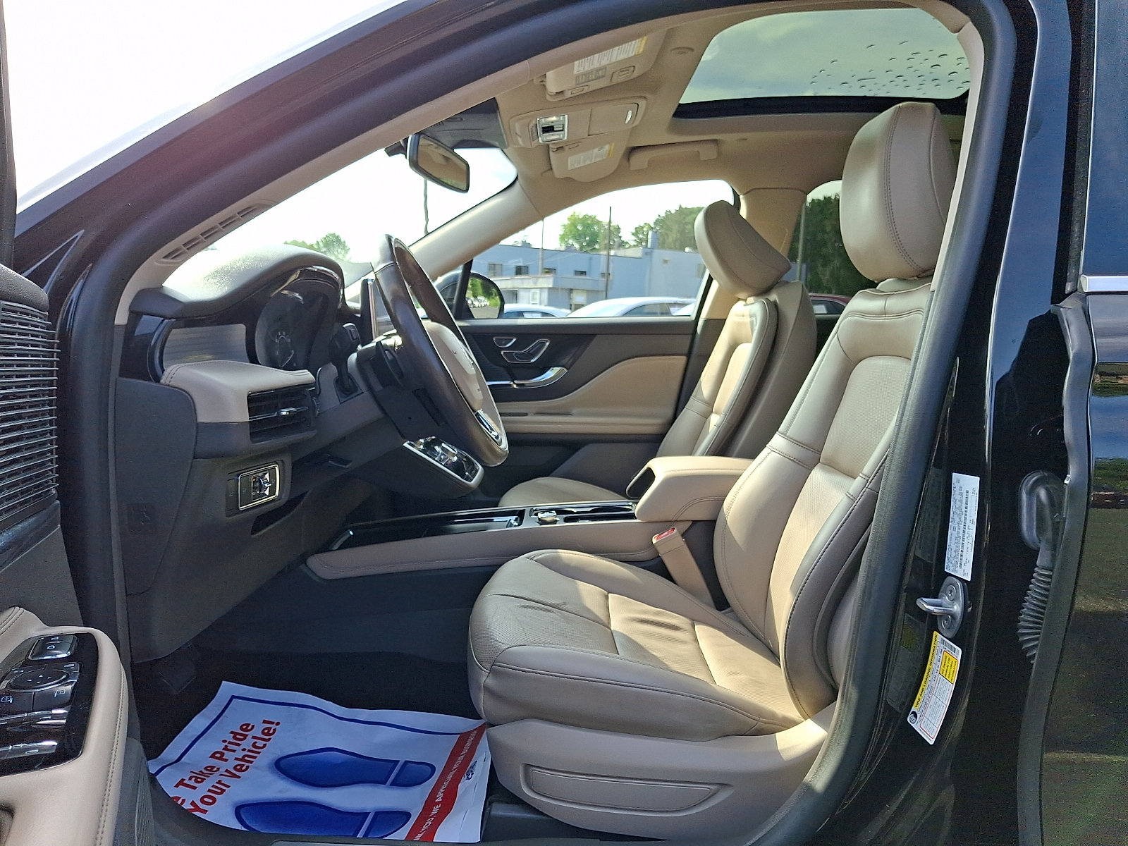 Used 2022 Lincoln Corsair AWD w/ Premium Package image 15