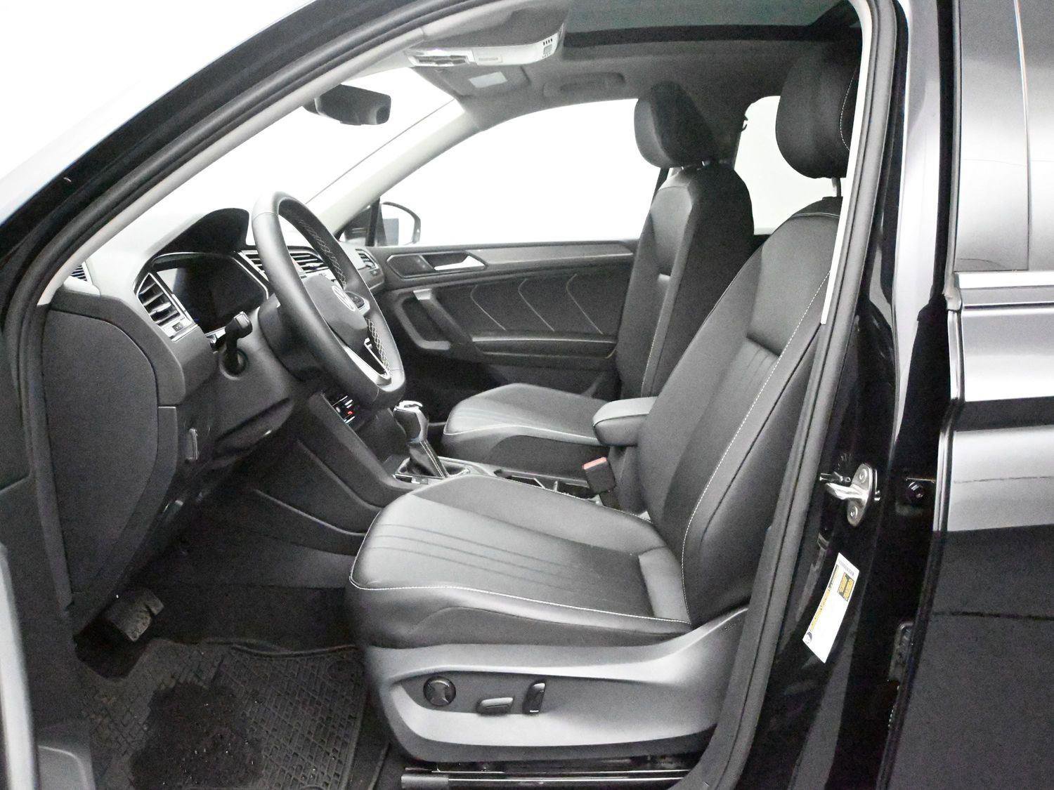 Used 2023 Volkswagen Tiguan SE w/ Panoramic Sunroof Package AWD/4WD image 7