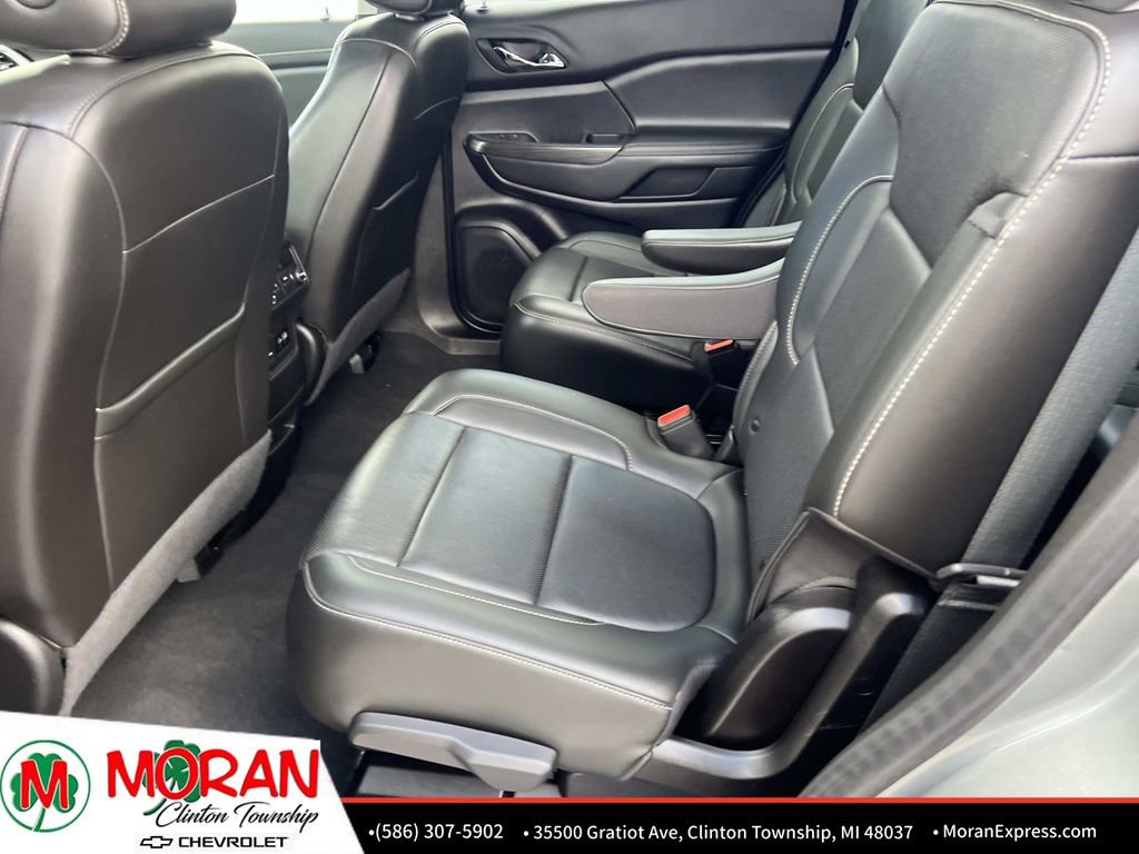 Used 2023 GMC Acadia SLT image 13