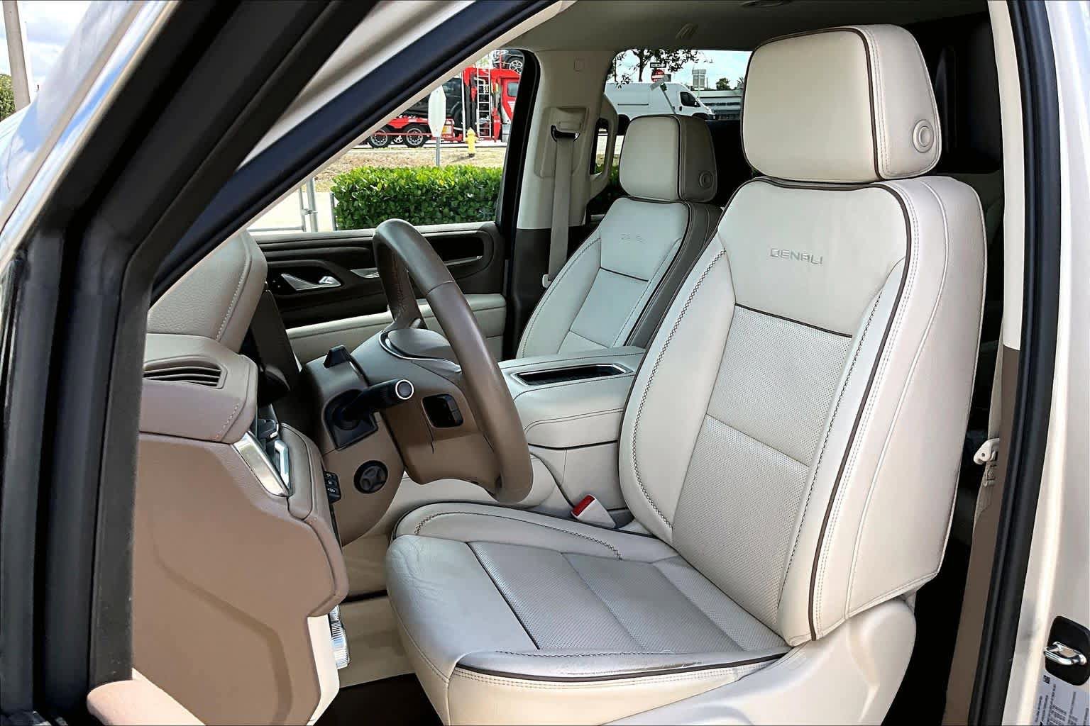 Used 2024 GMC Yukon Denali w/ Advanced Technology Package AWD/4WD image 14