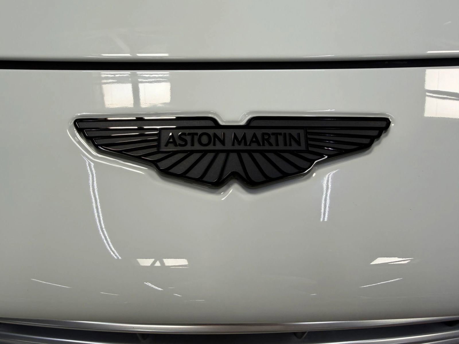 Used 2024 Aston Martin DB12 Convertible RWD image 10
