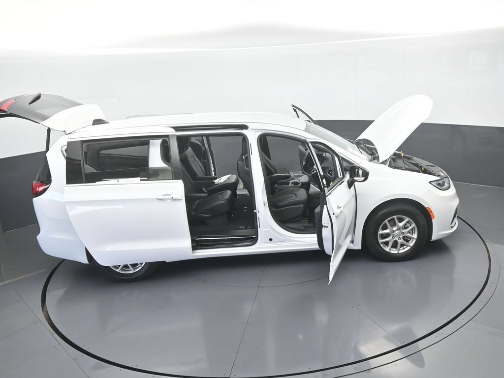 Used 2025 Chrysler Pacifica Select FWD image 64