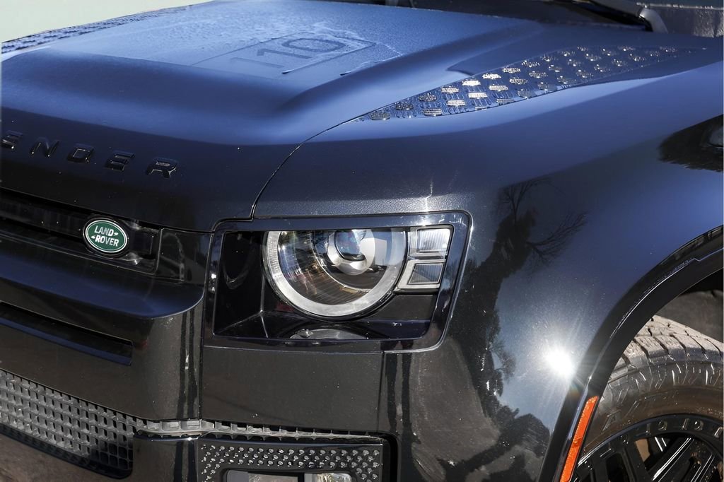 Used 2023 Land Rover Defender 110 V8 image 3