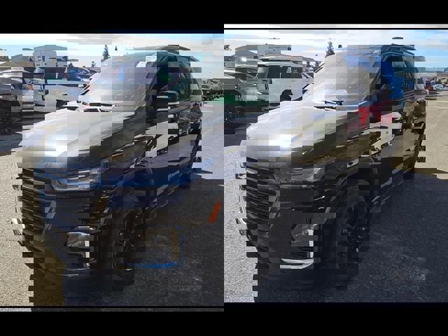 Used 2023 Chevrolet Traverse LT image 3