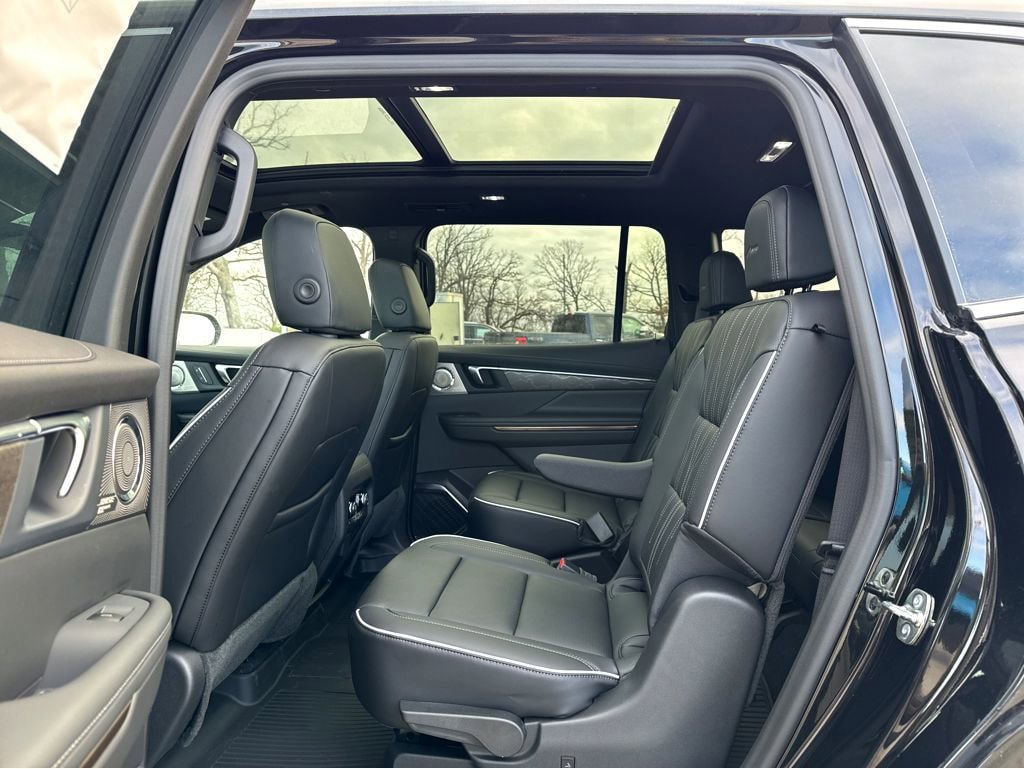 New 2026 Buick Enclave Avenir w/ Super Cruise Package image 8