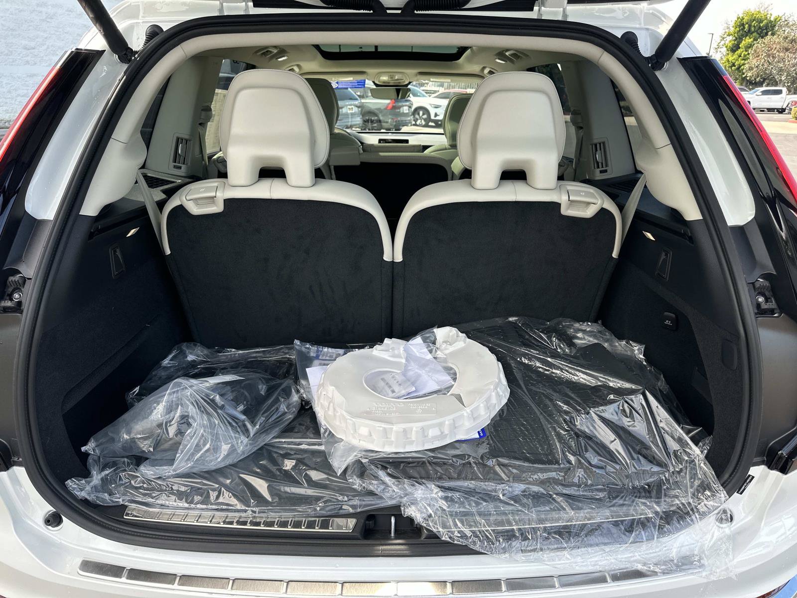 New 2026 Volvo XC90 T8 Ultra w/ Protection Package Premier AWD/4WD image 19