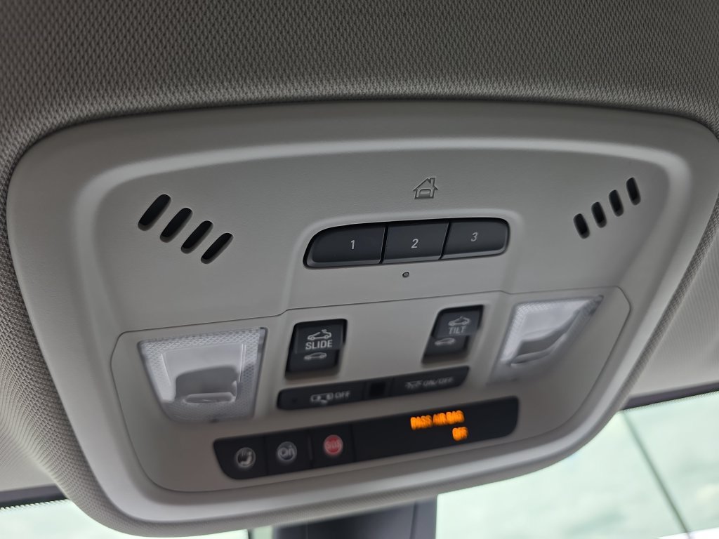 Used 2020 Chevrolet Traverse Premier w/ Redline Edition FWD image 23