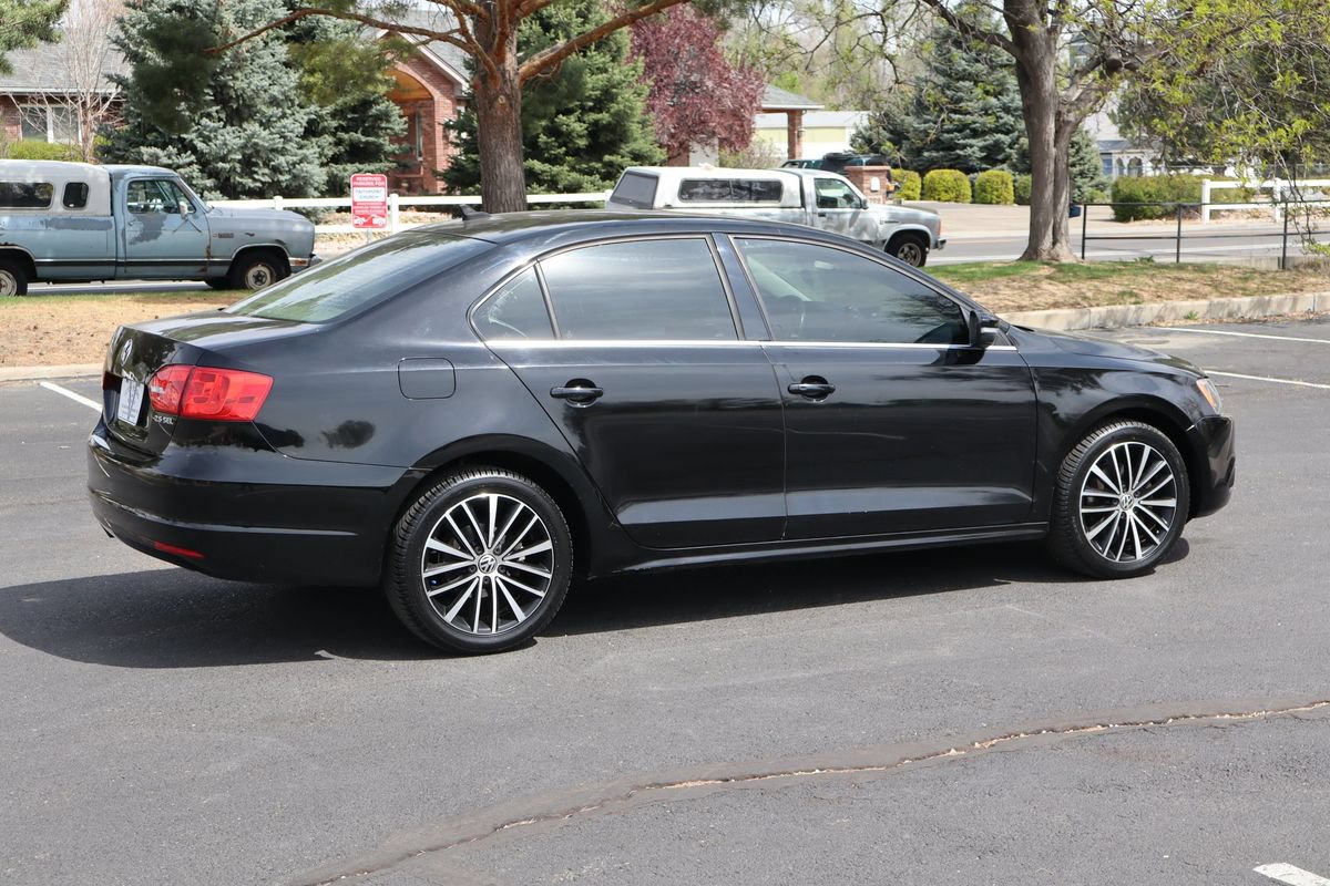 Used 2012 Volkswagen Jetta SEL FWD image 4