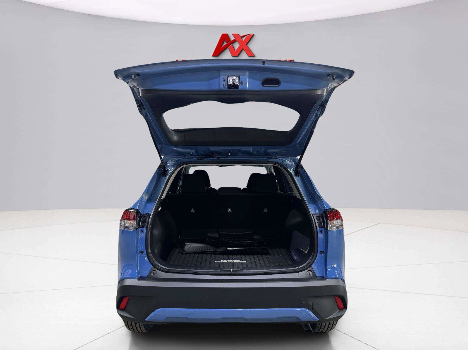 Used 2026 Toyota Corolla Cross LE AWD/4WD image 56