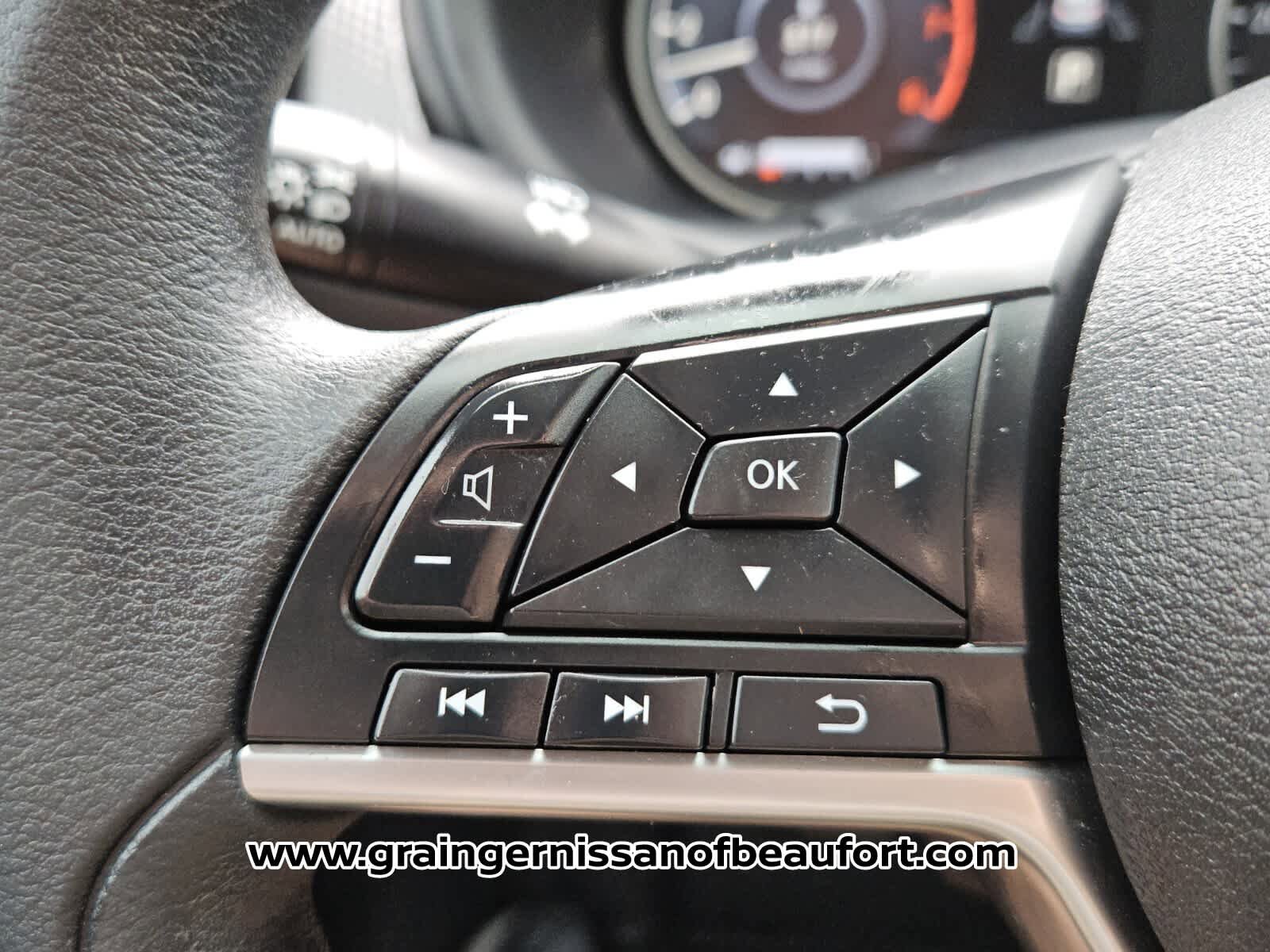 Used 2018 Nissan Kicks SV FWD image 12