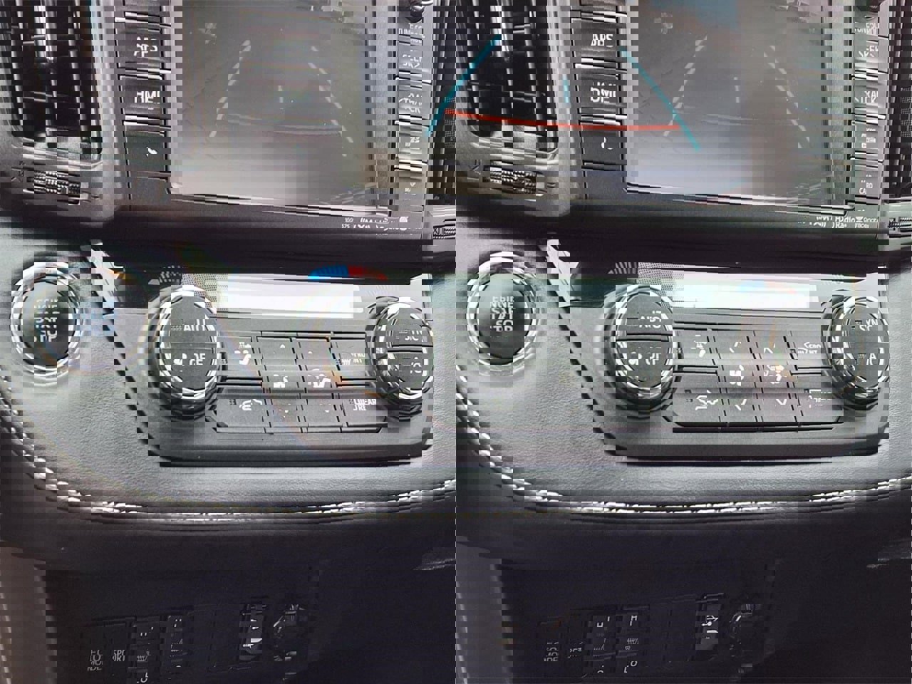 Used 2018 Toyota RAV4 Limited w/ Protection Package image 23