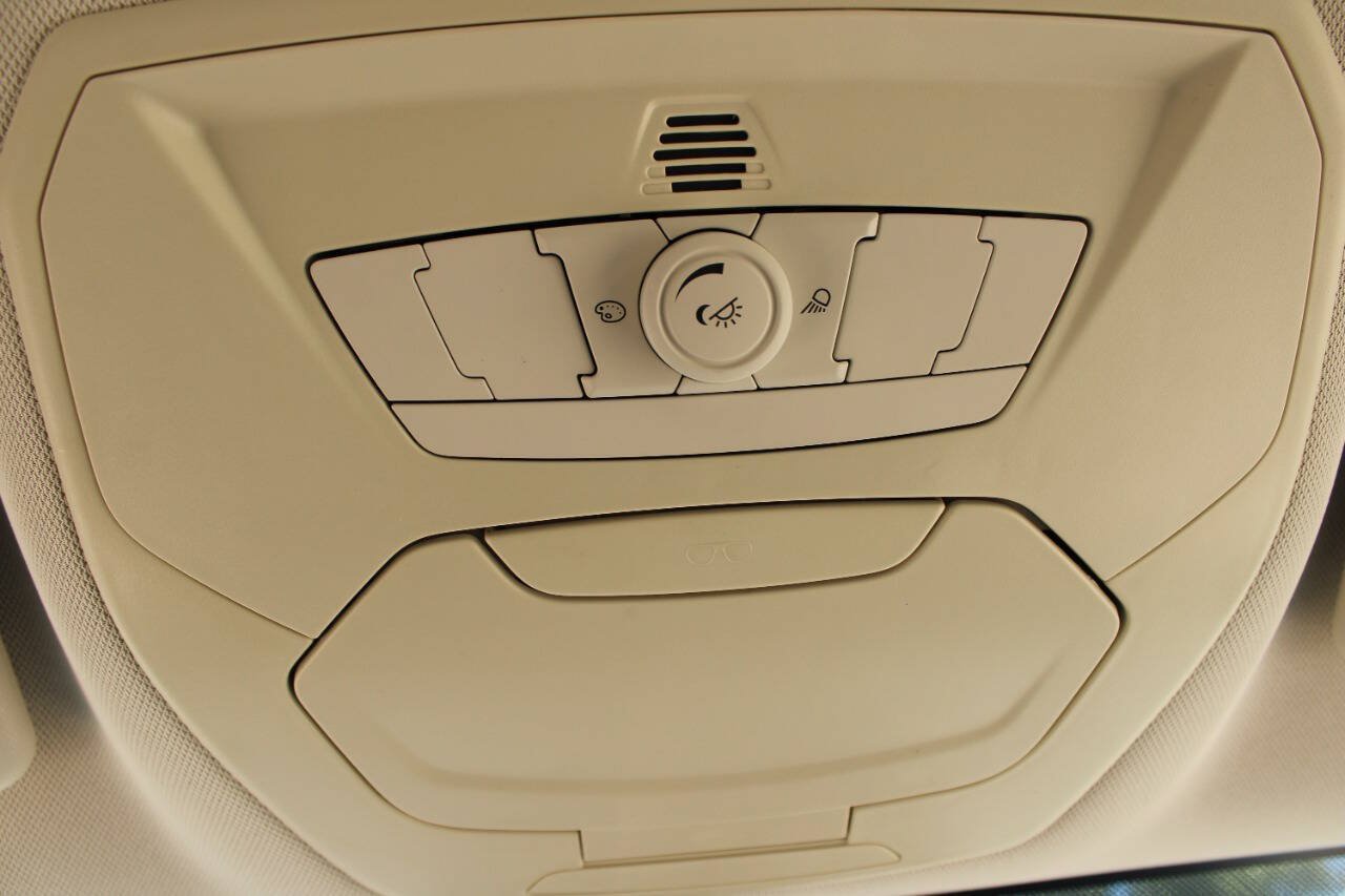 Used 2013 Ford C-MAX SEL FWD image 40