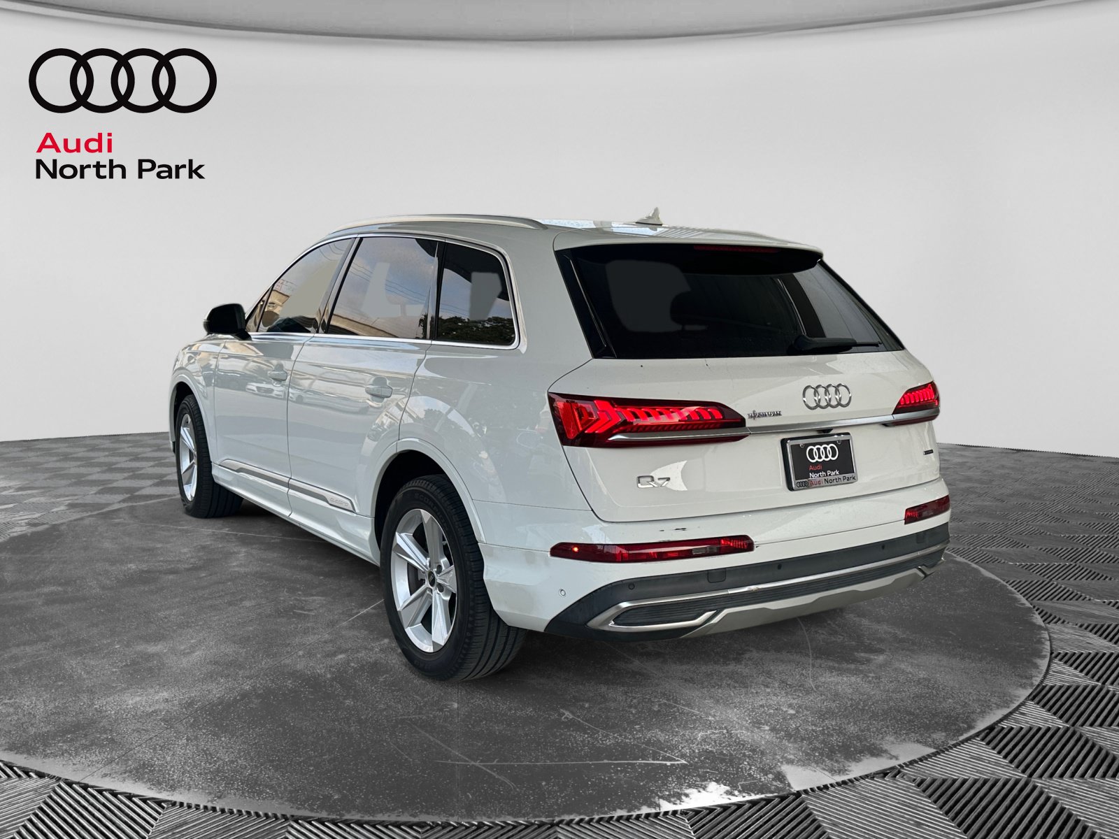 Used 2021 Audi Q7 2.0T Premium w/ Convenience Package AWD/4WD image 3