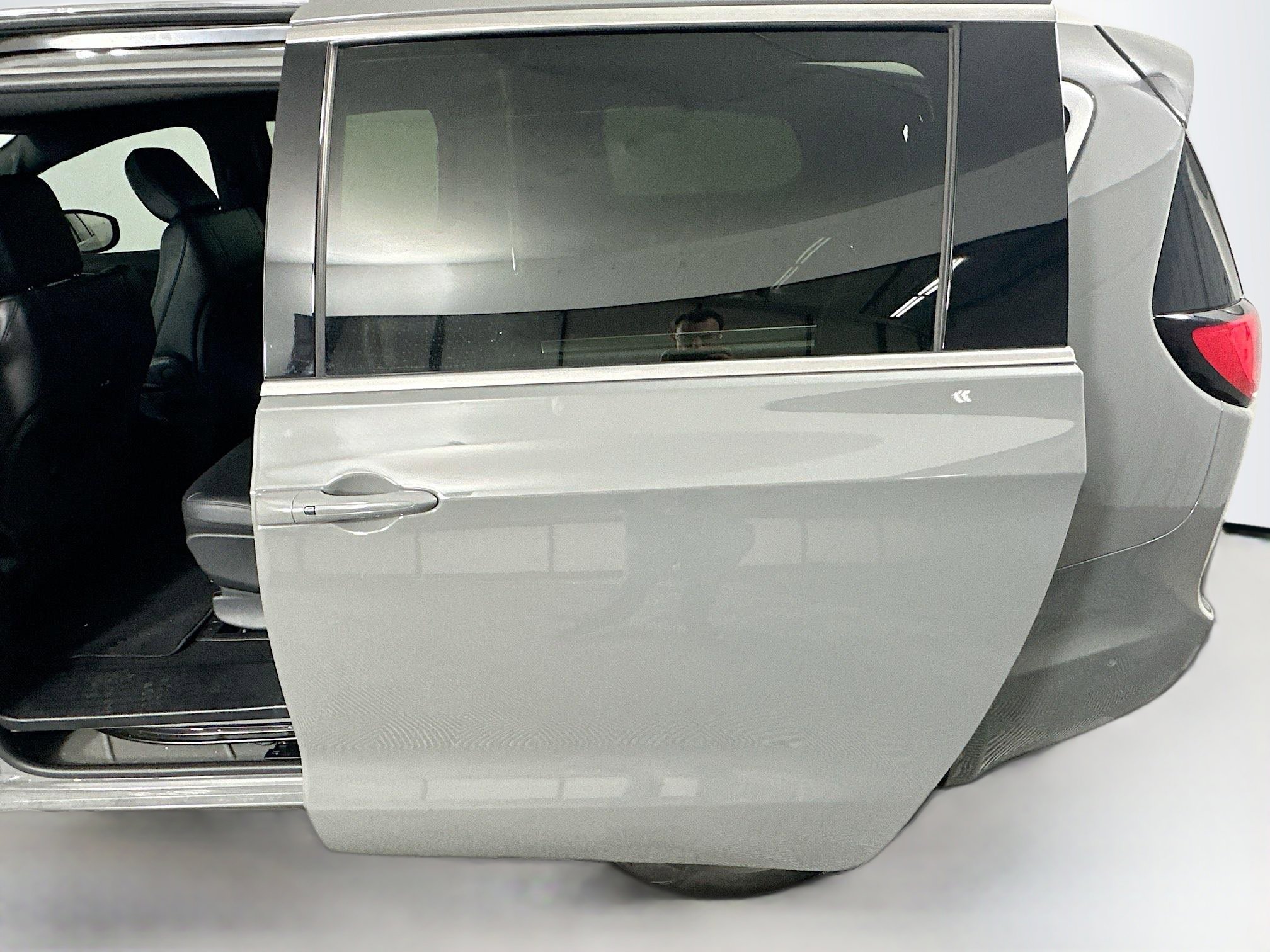 Used 2025 Chrysler Pacifica Select image 25