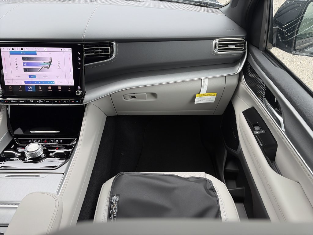 New 2026 Jeep Grand Wagoneer Limited AWD/4WD image 16