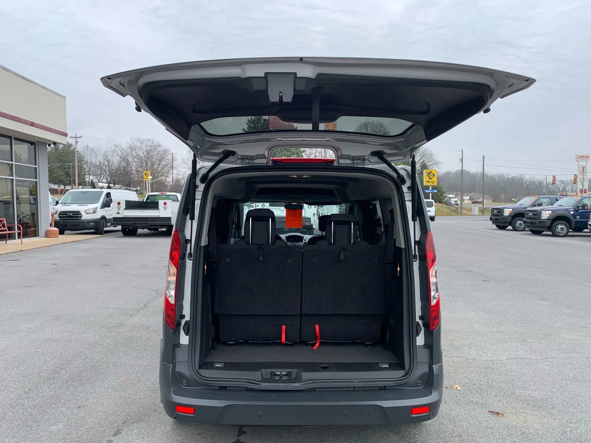 Used 2018 Ford Transit Connect XL image 31