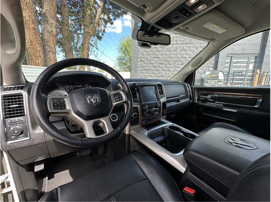 Used 2018 RAM 3500 Laramie AWD/4WD image 2