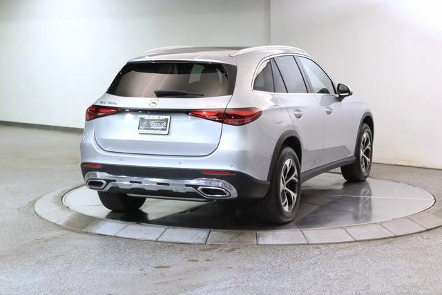 Used 2025 Mercedes-Benz GLC 350e 4MATIC w/ Driver Assistance Package image 16
