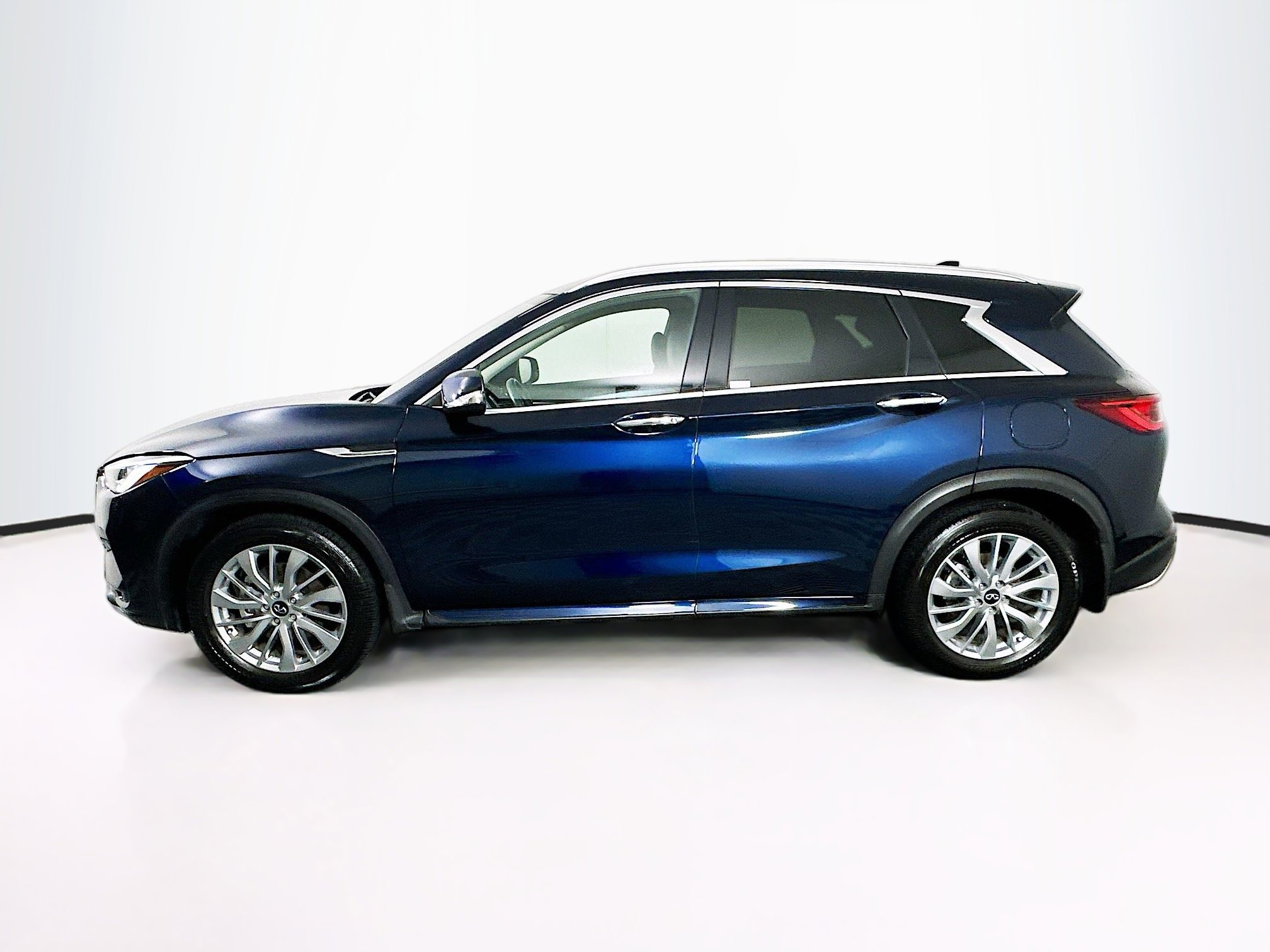 Used 2023 INFINITI QX50 Luxe FWD image 4