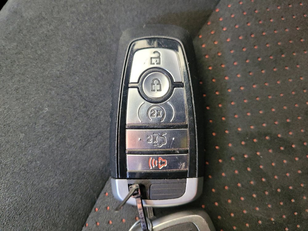 Used 2018 Ford Explorer XLT w/ Equipment Group 202A FWD image 32
