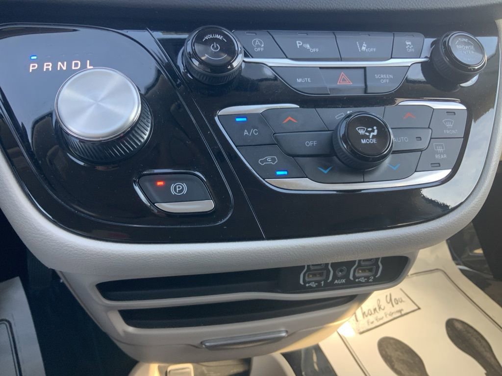 Certified 2023 Chrysler Pacifica Touring-L image 25