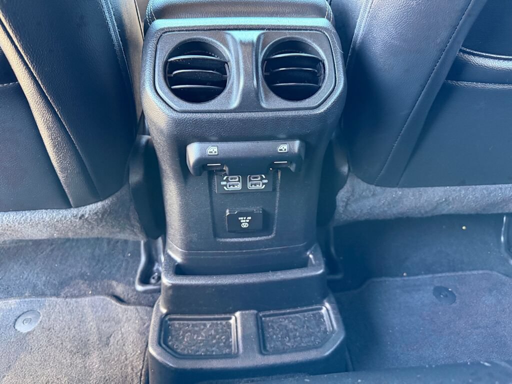 Used 2021 Jeep Wrangler Unlimited Sahara AWD/4WD image 34